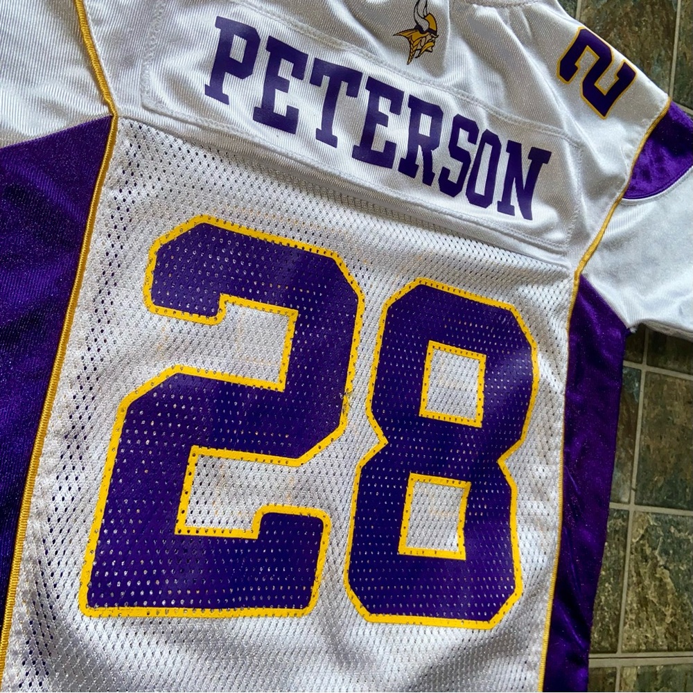 Reebok Minnesota Vikings 2007 Adrian Peterson Jersey - Picture 5 of 5